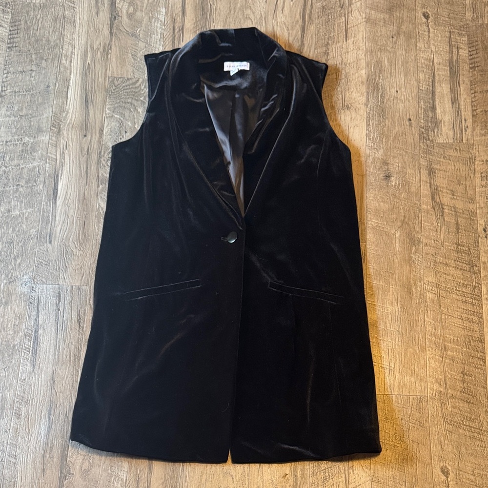 Susan Graver Black Sleeveless Velvet Vest - Size MP